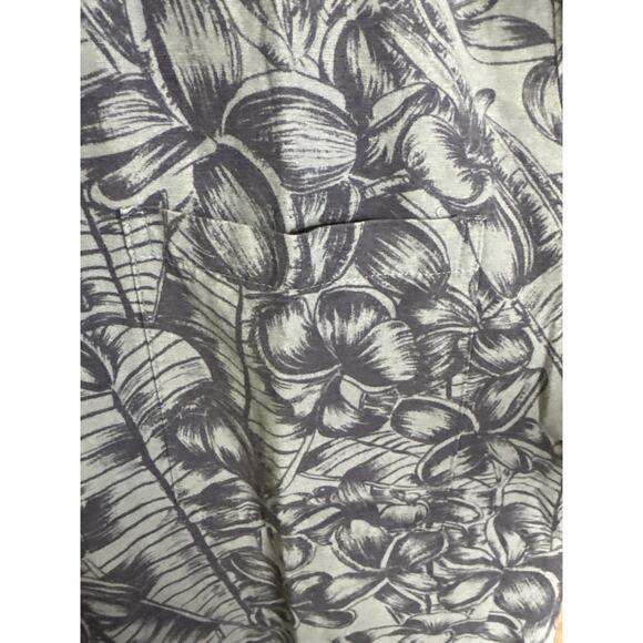 Kahala Hawaiian Islands Gray Blue Plumeria
Button Down Aloha Shirt Men Size M - Picture 3 of 5